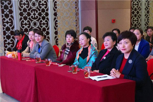 驻马店市女企业家协会携同爱心企业举行捐赠义诊活动