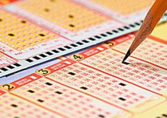 吉林福彩中心原主任赵景致曹文龙同日落马