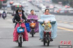 冷空气致全国多地气温“跳水” 北方大部已正式入冬