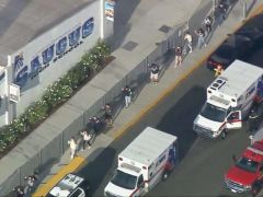 美国南加州一中学发生枪击案，造成2死3伤