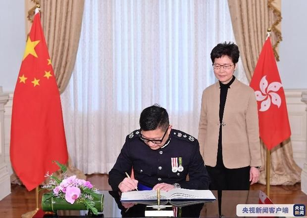 国务院任命邓炳强为香港警务处处长