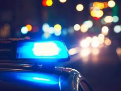 数十人用音箱在人行道唱歌附近居民报警 5人抗拒执法被公诉