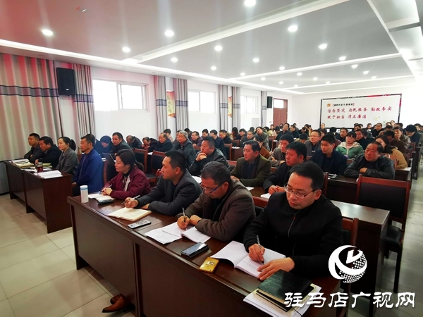 县委副书记给彭桥乡党员上党课
