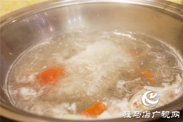 火遍大江南北的铁锅烀羊肉品牌——“313 鲜羊火锅”终于进驻驻马店