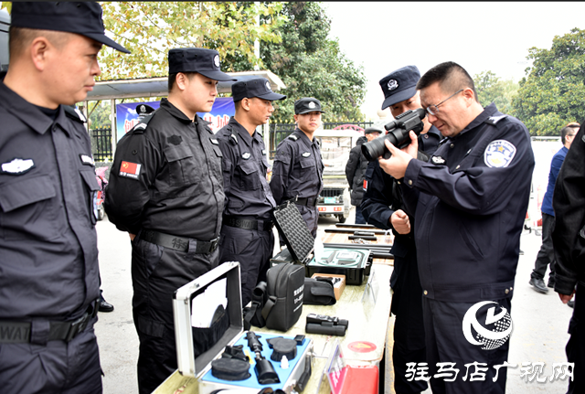 平舆公安局特巡警开展冬季巡逻防范集中宣传活动