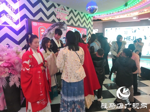 驻马店天中老街走来汉服秀 