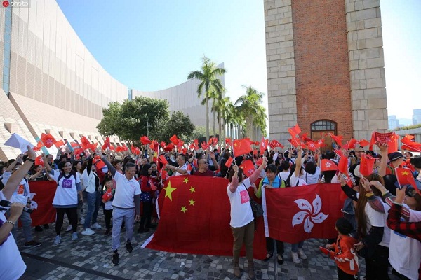 暖！香港市民快闪合唱国歌