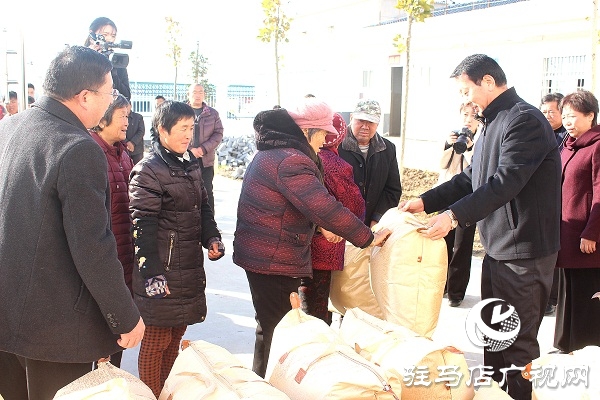汝南县政协举行“送温暖献爱心”捐赠活动