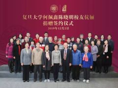 两口子乘地铁回母校，捐了1个亿！