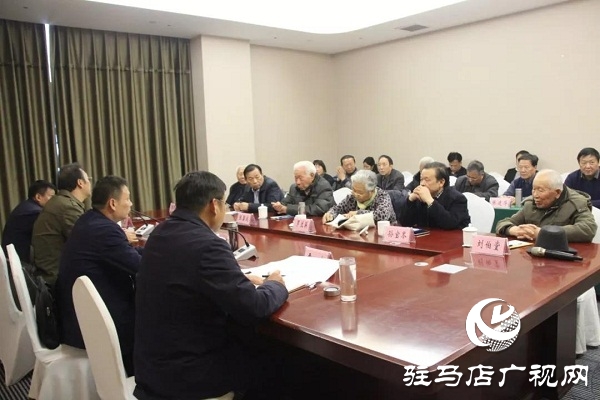 上蔡县组织离退休老干部观摩工农业生产活动