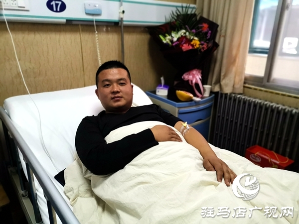 创文执勤时  民警城管联手火场救援 
