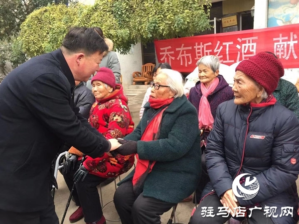  爱心人士走进南山居老年公寓 为老人送温暖