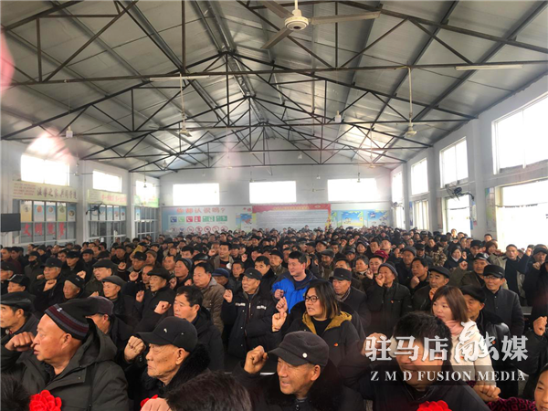 抓党建 促脱贫 全体党重温入党誓词