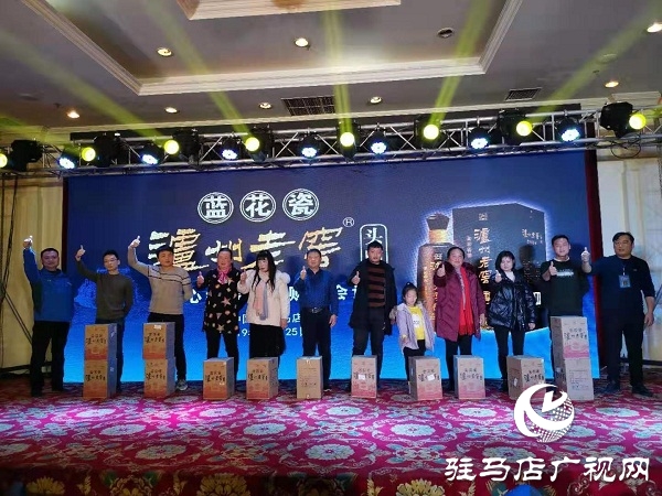 蓝花瓷白酒树行业丰碑 优惠政策吸引客户纷纷订购