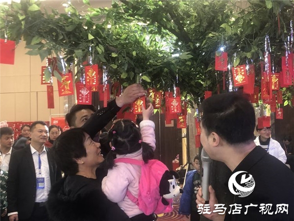 情暖冬日爱心公益 驻马店第二届蛋糕节在爱克建国国际酒店盛大举行