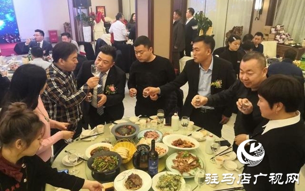  五龙口酒在新疆乌鲁木齐驻马店商会2020迎新春联谊会受追捧 