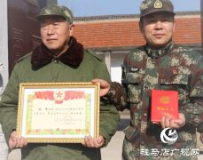 驿城区军地喜报喜送激励军人建功