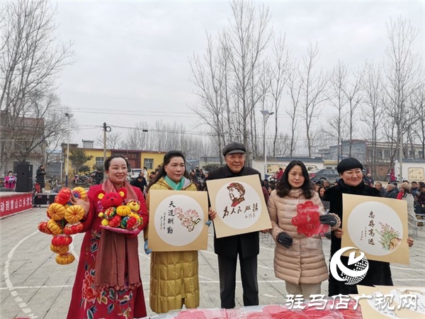 驻马店市企业家协会乘市文联文化下乡东风慰问泌阳县黄山口留守儿童