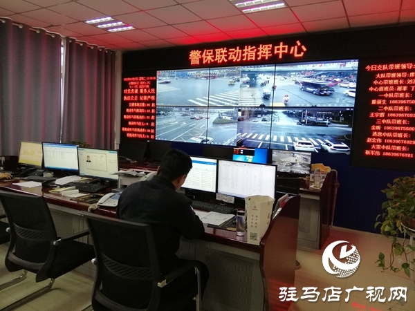 驻马店市交警全力以赴战雨雪