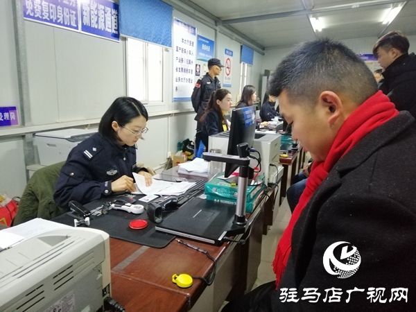 年底新车上牌扎堆 车管所便民服务助力