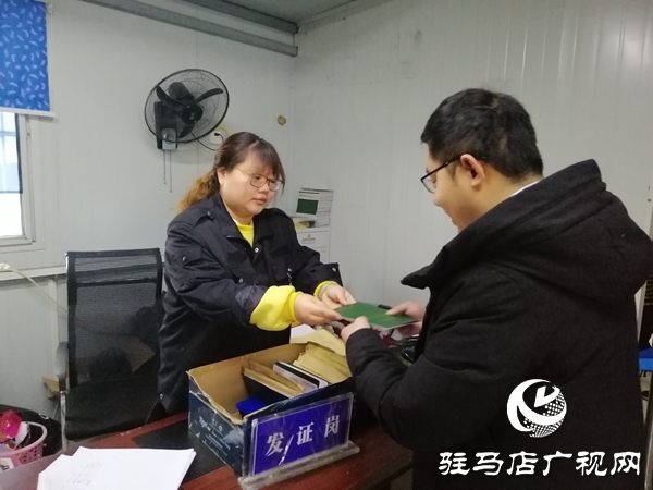 年底新车上牌扎堆 车管所便民服务助力