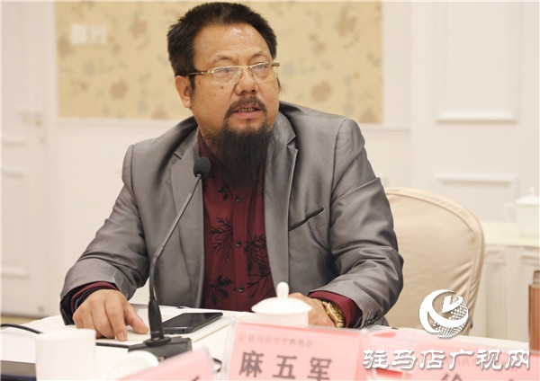 驻马店市平舆商会成功举办国内外经济现状分析及未来经济发展趋势交流研讨会助会员企业家共同成长