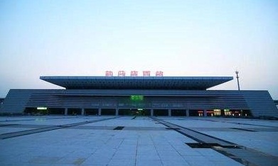 驻马店西站举行春运首日誓师大会