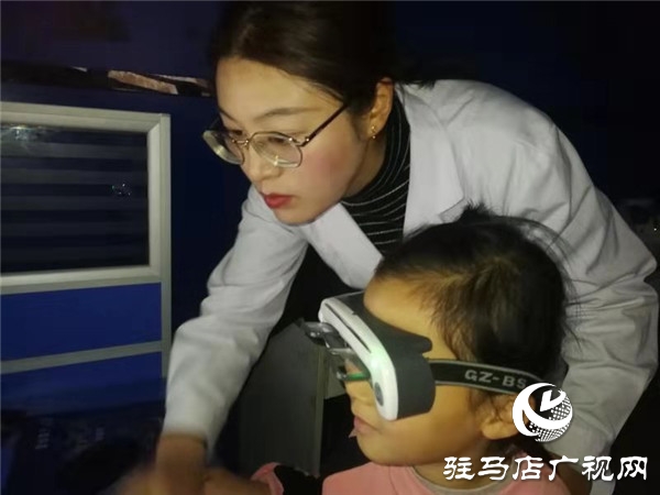 记眼科医院医护人员近视手术后的颜值逆袭之旅