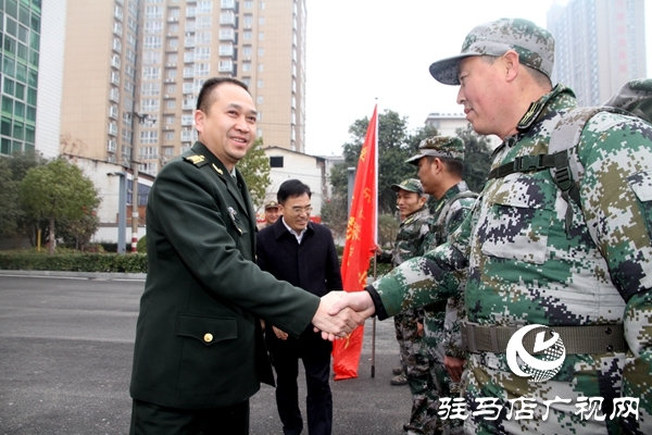 驿城区民兵应急连举行节日战备拉动演练活动
