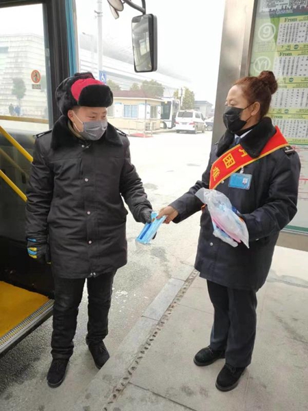 疫情防控：驻马店公交车日消毒两次，驾驶员佩戴口罩