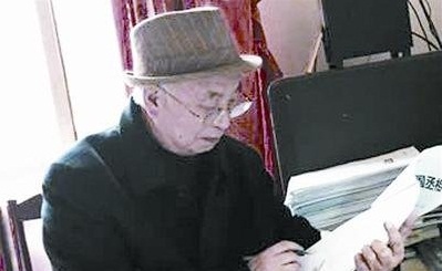 何晞看望慰问著名艺术家何宪伦
