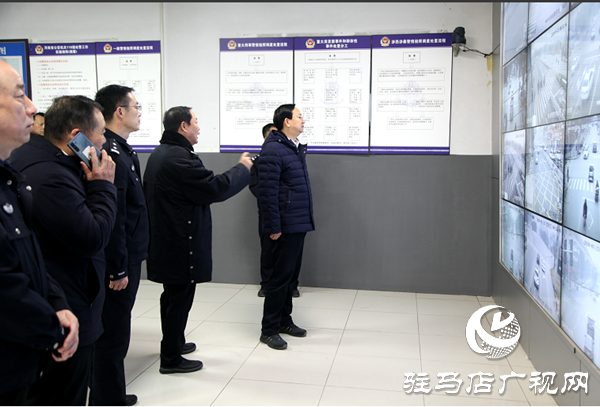 平舆县县长赵峰看望节日坚守岗位的公安民警