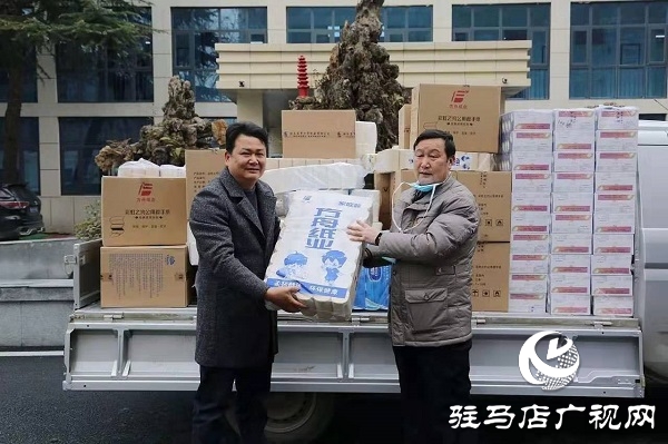 驻马店方舟纸业向驻马店市中心医院捐赠价值3万元的纸品物资