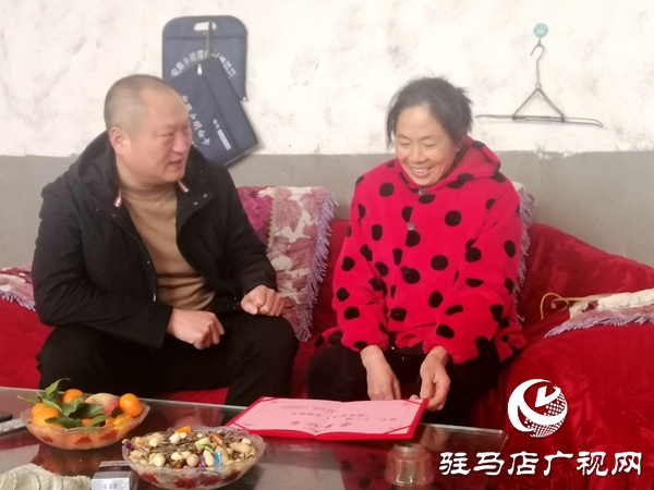 西平县崔庄村村民：手里有钱啦 过年不差钱