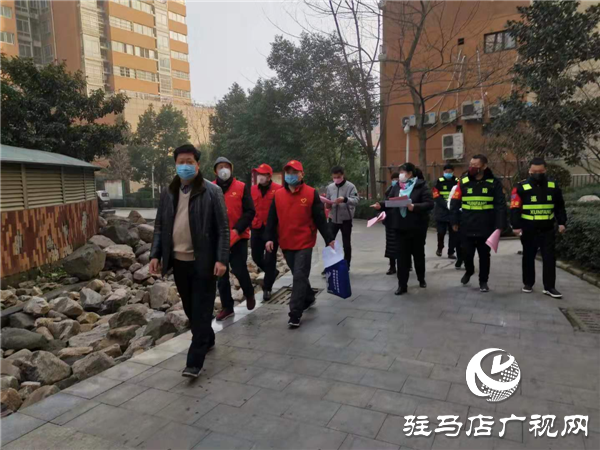 党旗飘扬，党徽闪亮