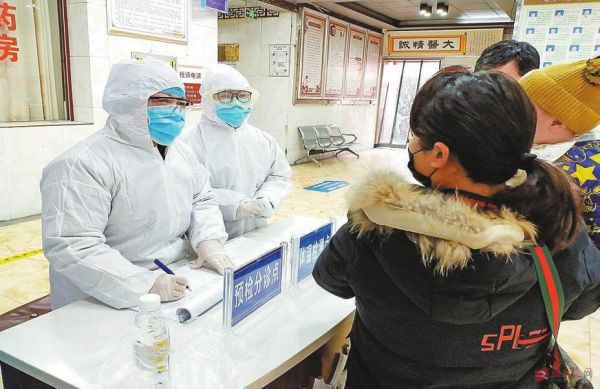 毕启民看望慰问市第一人民医院医务工作者