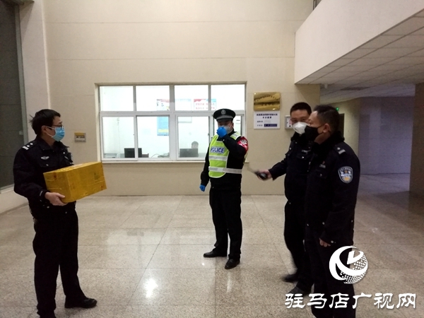 驻马店社会各界踊跃捐赠紧缺物资给防疫一线民警