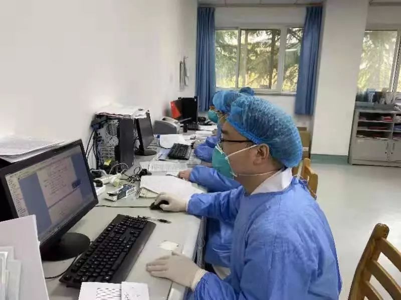 争做出彩河南人 战疫一线的最美身影——驻马店一对90后新婚夫妻战“疫”时期的特殊蜜月
