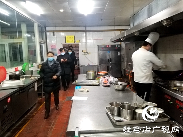 市市场监管局督查定点餐饮企业：后厨就是你们的防疫战线！