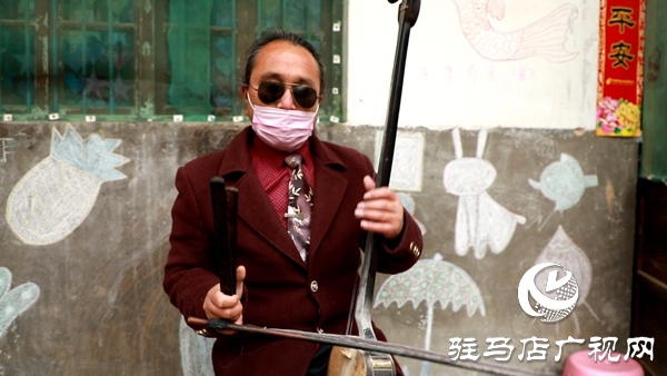 西平县村民自创文艺作品 助力抗疫引导宣传