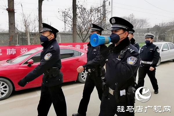 抗击疫情驻马店市公安局西园分局武装巡逻小组在行动