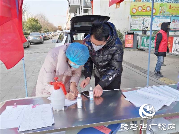热心市民向医院捐赠消毒洗手液