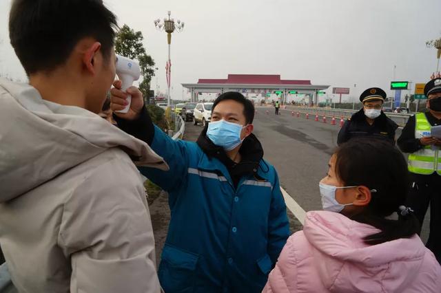 金桥派出所民警：疫情不退  我们不退
