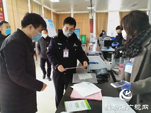 警医伉俪 携手抗“疫”