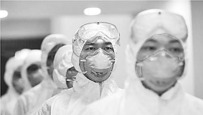 人社部：有突出贡献的抗疫专技人才可申报高级职称 