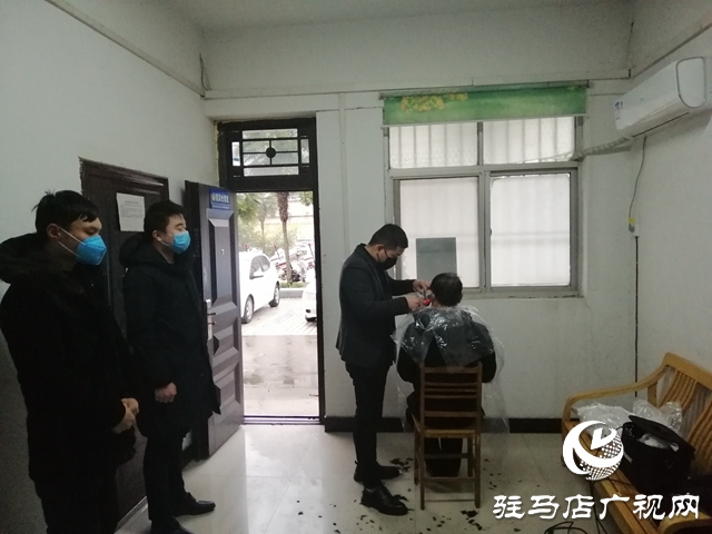 爱心理发师解决“疫线”民警的“头”等大事