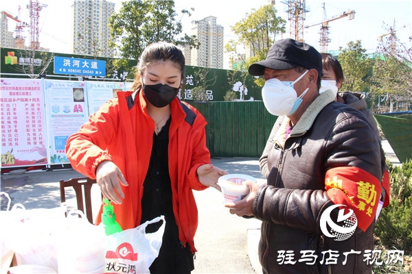 状元鸿粥积为义务送粥 极投身疫情防控工作