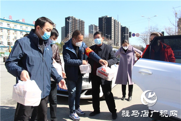 状元鸿粥积为义务送粥 极投身疫情防控工作