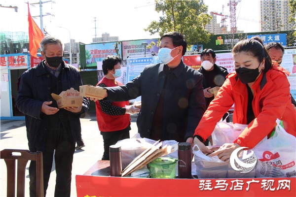 状元鸿粥积为义务送粥 极投身疫情防控工作