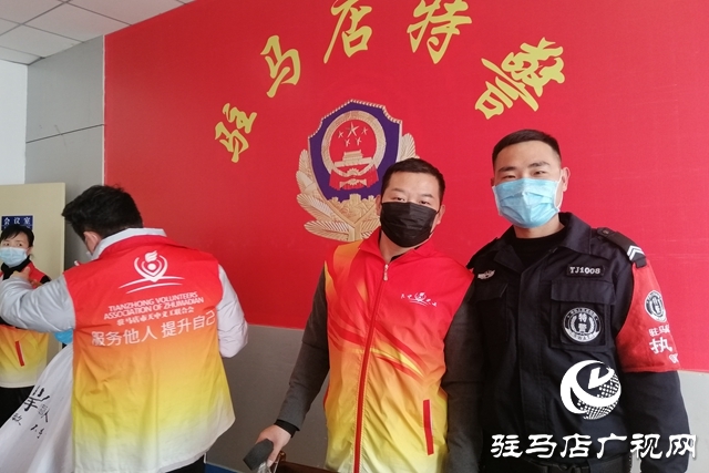 小剪刀帮“疫线”特警“剪”掉大烦恼